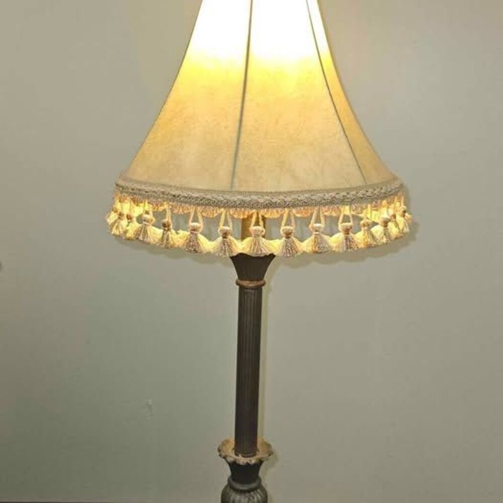 Vintage Ornate Table Lamp With Tassels  Shade – Brass